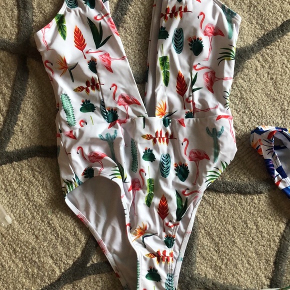 Tropical Print Plunge New Without Tags - Picture 2 of 2